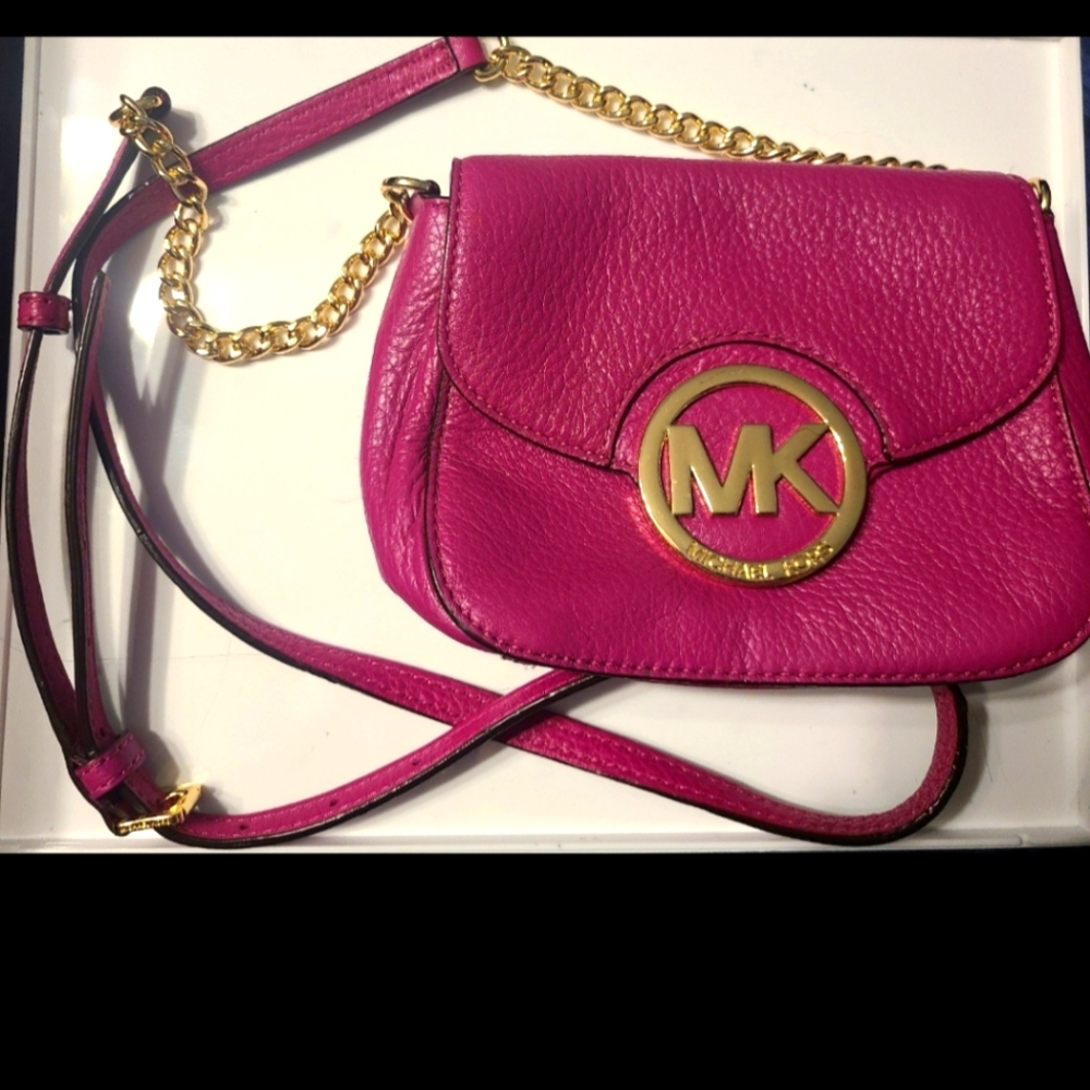 Michael kors pink leather mini crossbody purse with gold tone chain strap